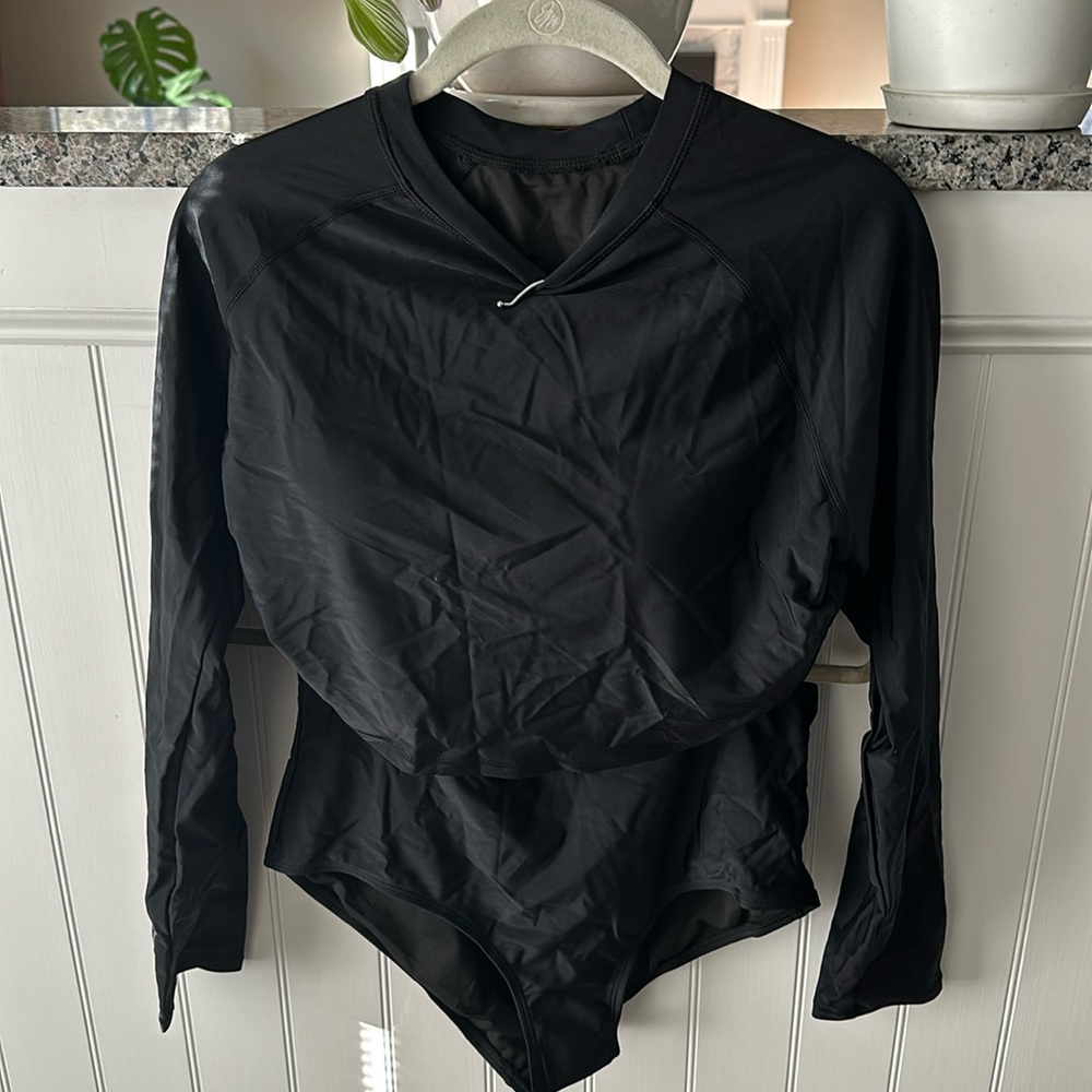 NWT Long sleeve cropped tankini bathing suit with high rise bottoms.